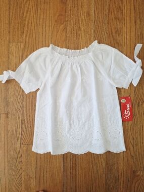 NEW! White Eyelet Embroidered  Girls Top Size 6 / EU 116cm